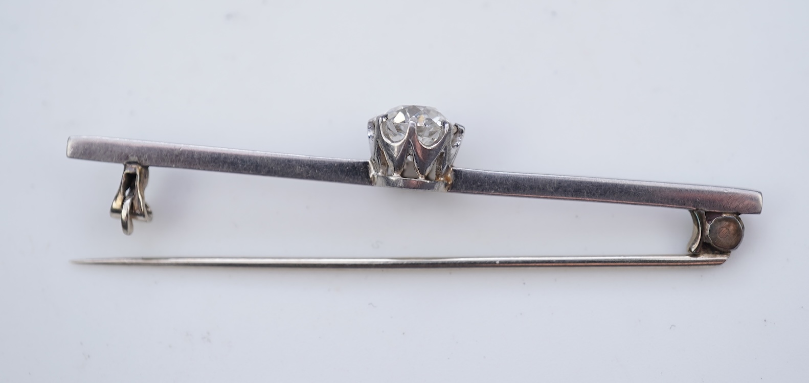 A diamond bar brooch, early 20th century